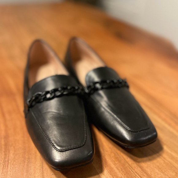 Flat Black Loafer with Chain - Picture 2 of 6